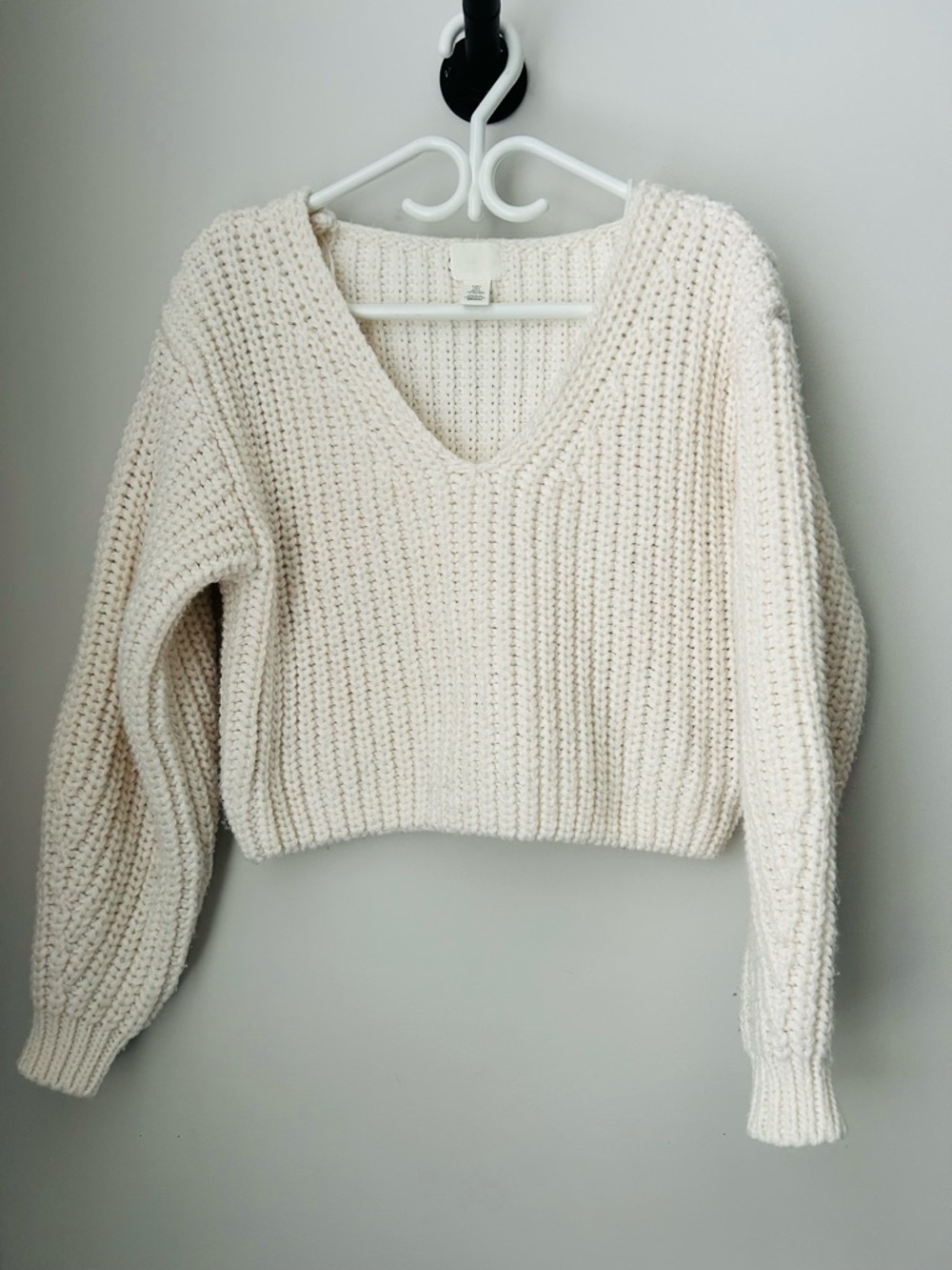 H&M V-Neck Ribbed Crop Sweater - Picture 2 of 6